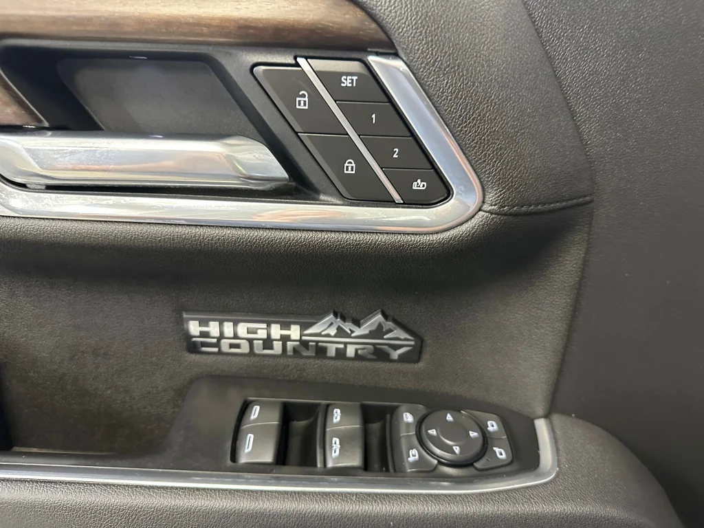 Certified Used 2025 Iridescent Pearl Tricoat Chevrolet High Country image 9