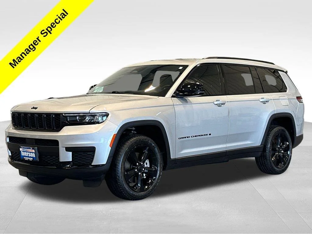 Used 2023 Silver Zynith Jeep Altitude image 3