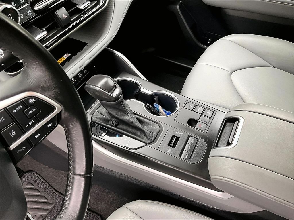 Used 2023 Beige Toyota XLE image 21