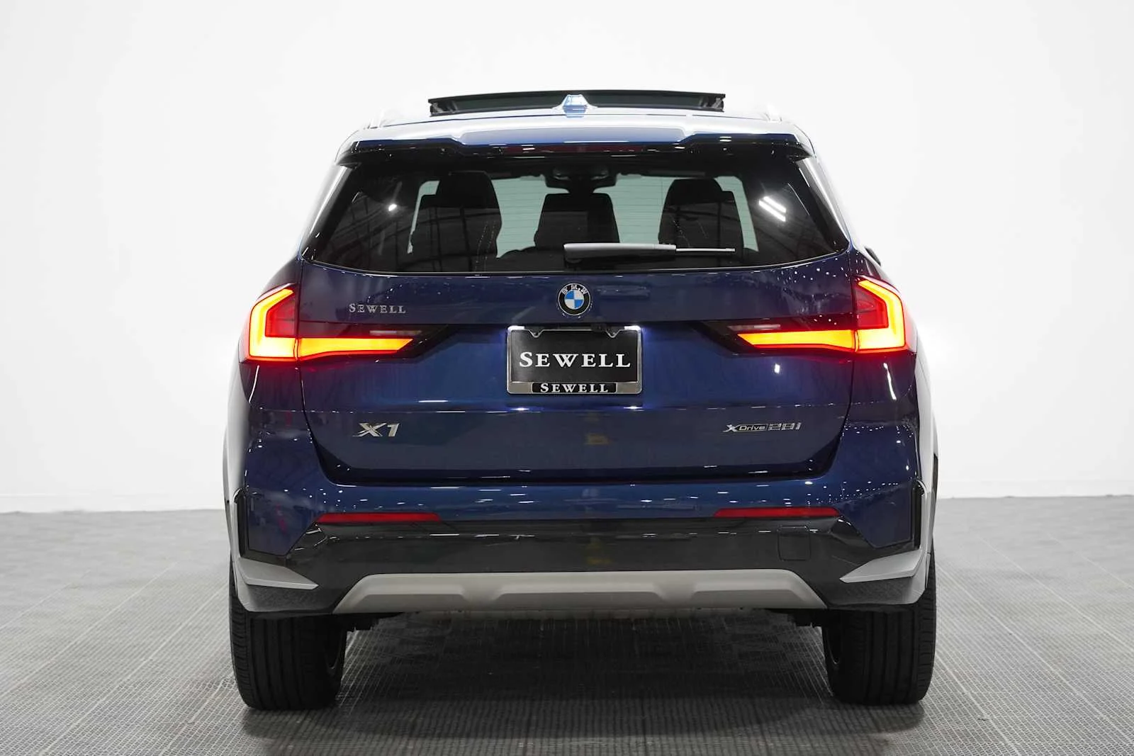 Used 2025 Phytonic Blue Metallic BMW xDrive28i image 5