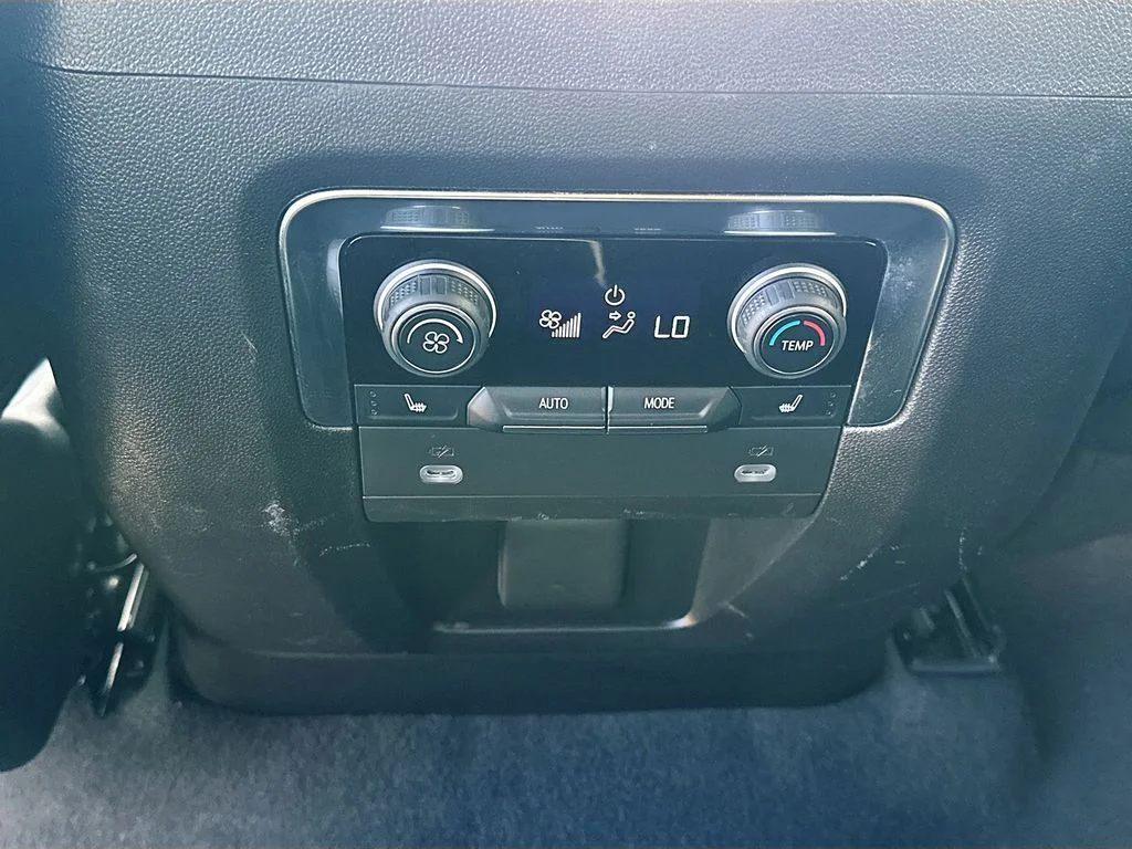 Used 2024 Green Chevrolet Premier image 27