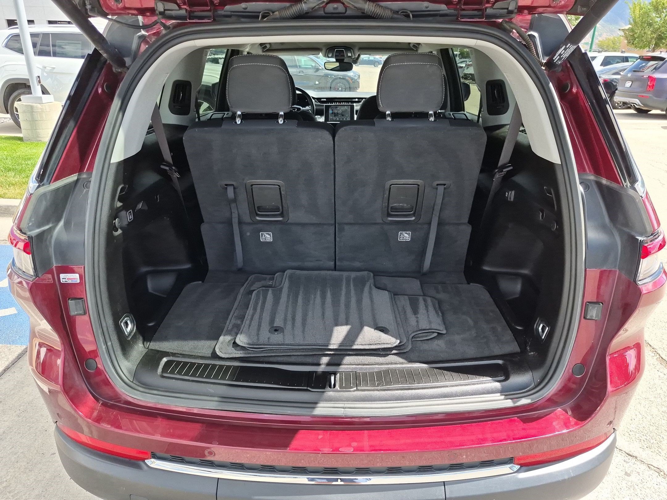 Used 2022 Velvet Red Pearlcoat Jeep Laredo image 27