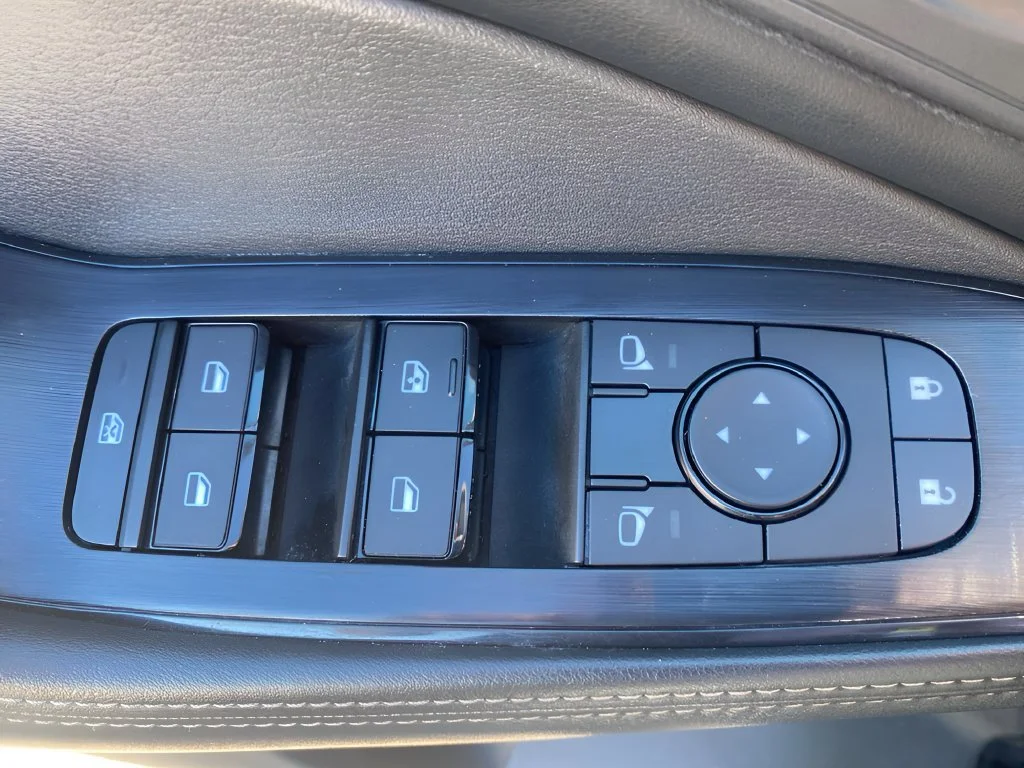 Used 2024 Gray Nissan SV image 10