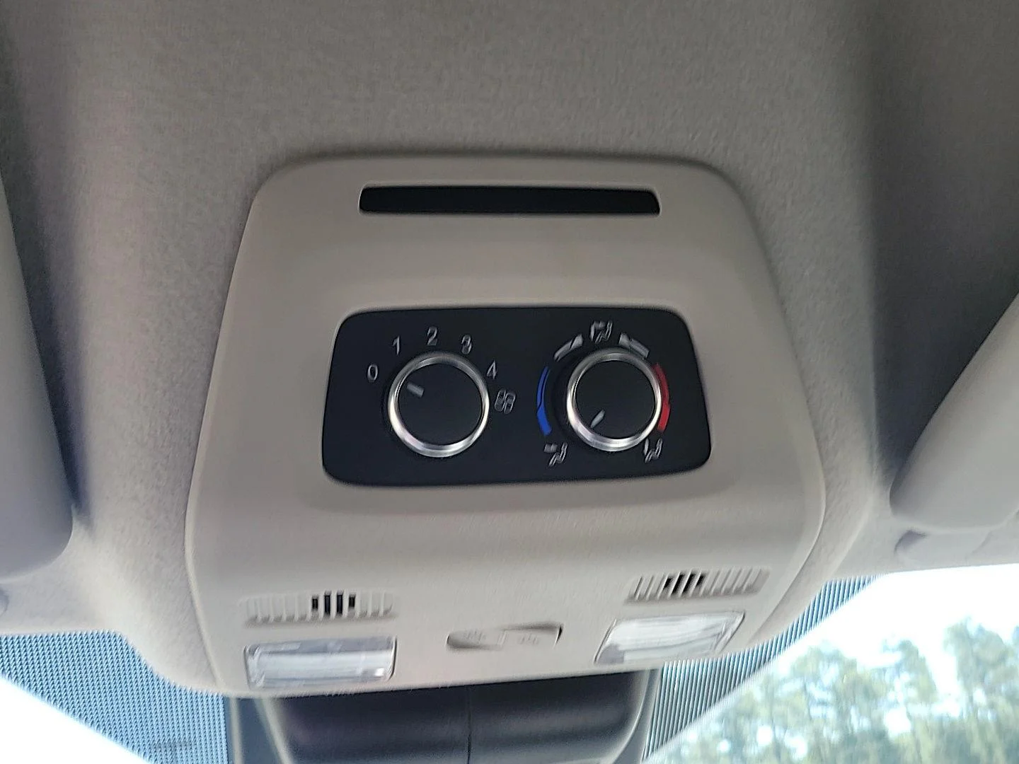 Used 2024 Oxford White Ford 350 XLT image 7