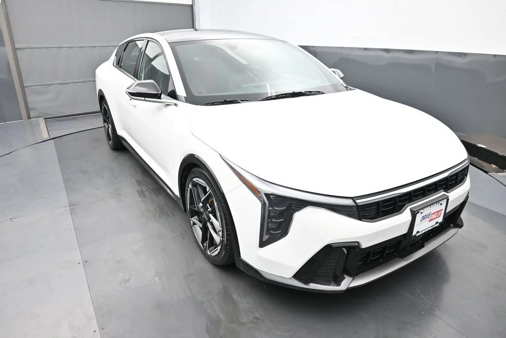 Used 2025 White Kia GT-Line image 11