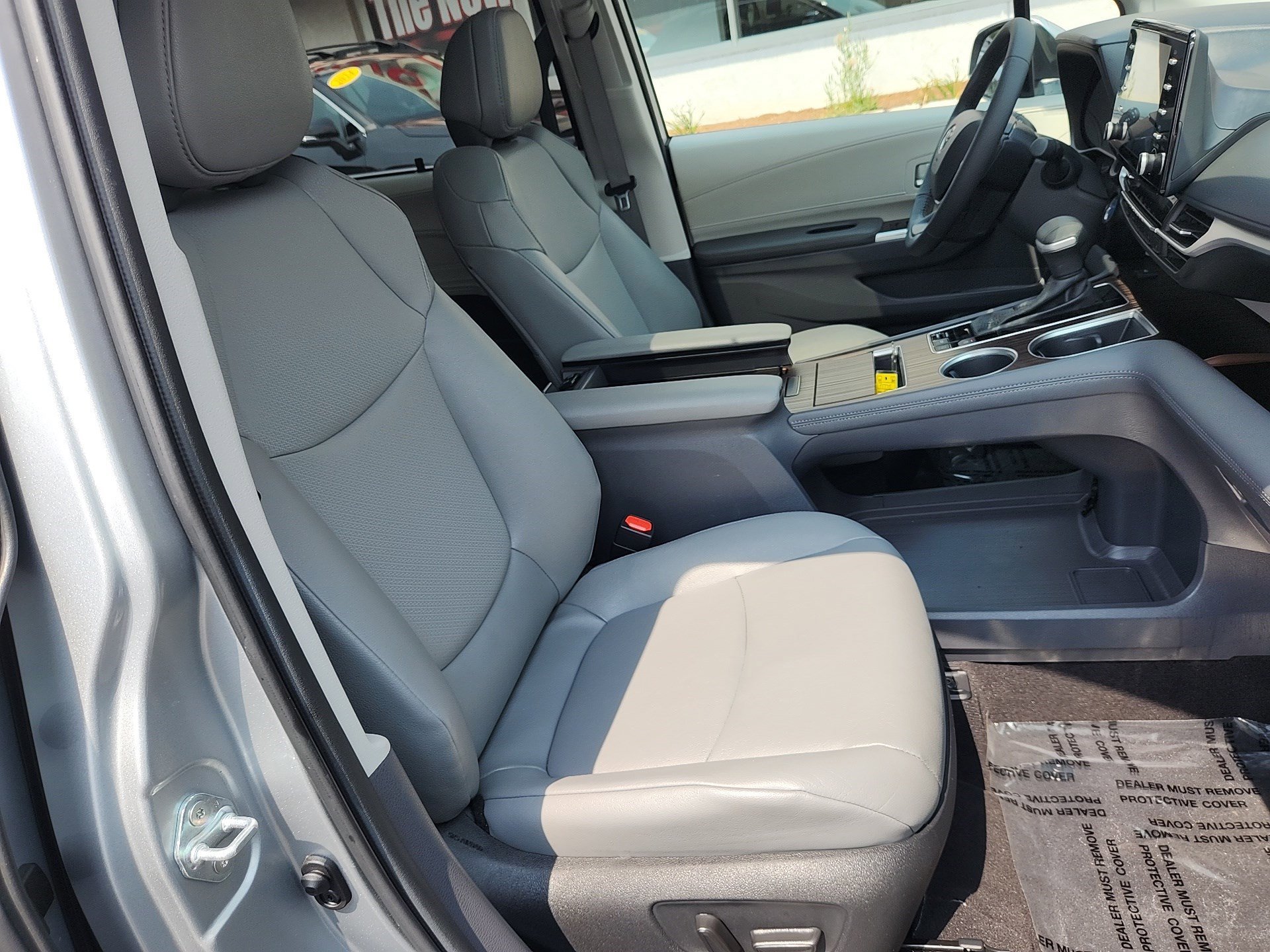 2023 Toyota Sienna XLE - Photo 35