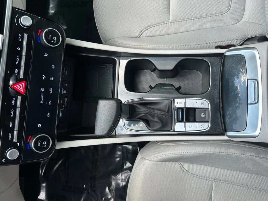 Used 2025 Black Hyundai SEL image 17