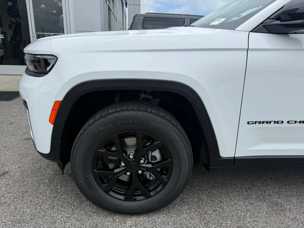 New 2026 Bright White Clear-Coat Exterior Paint Jeep Altitude image 23
