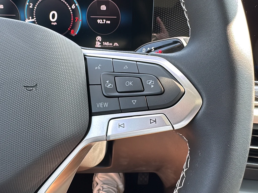 2025 Volkswagen Tiguan SE - Photo 18