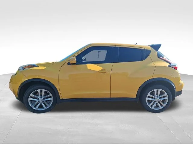 Used 2017 Yellow Nissan S image 4