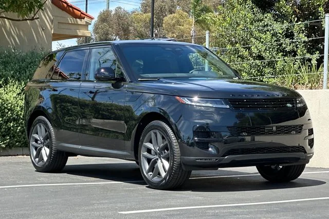 New 2026 Santorini Black Land Rover SE image 7