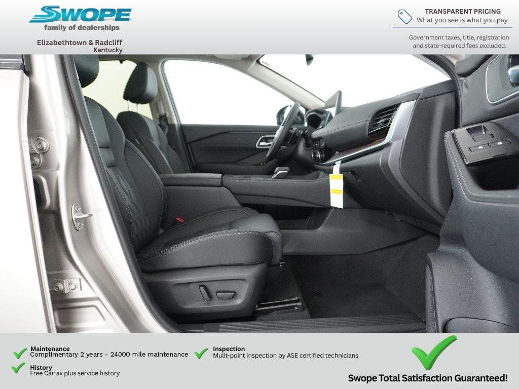 New 2026 Champagne Silver Metallic / Super Black Two-tone Nissan Platinum image 11