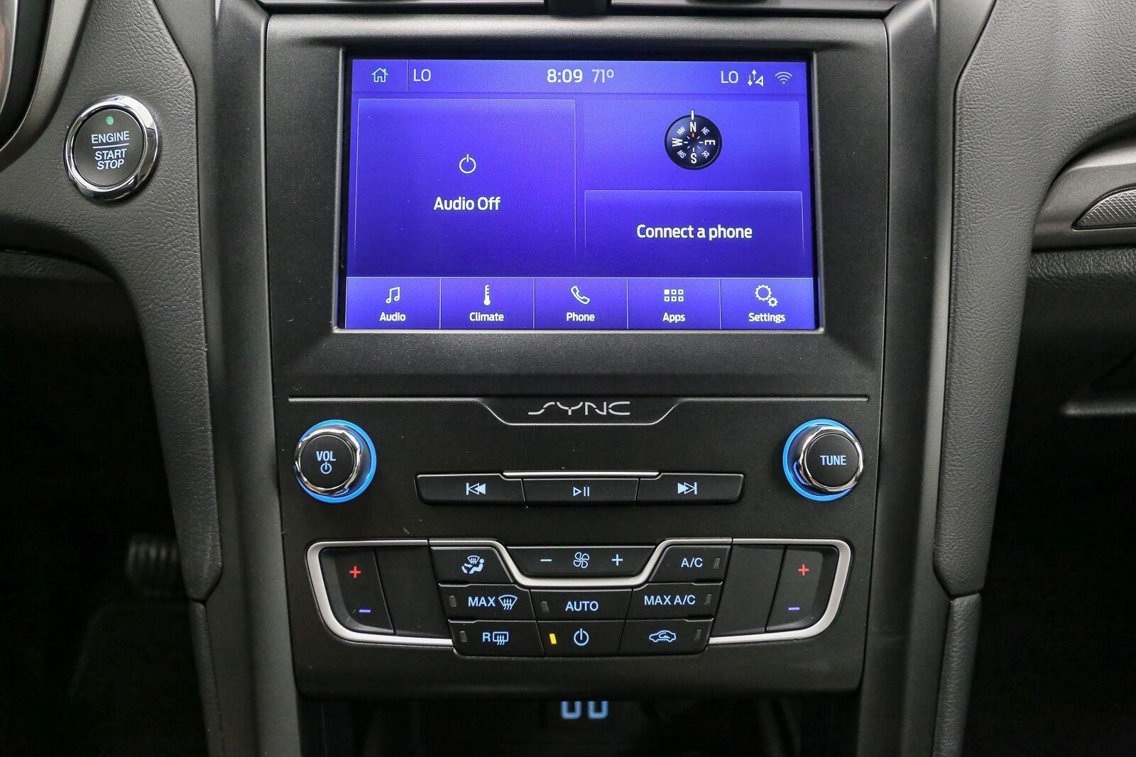 Used 2020 Iconic Silver Ford SE image 22