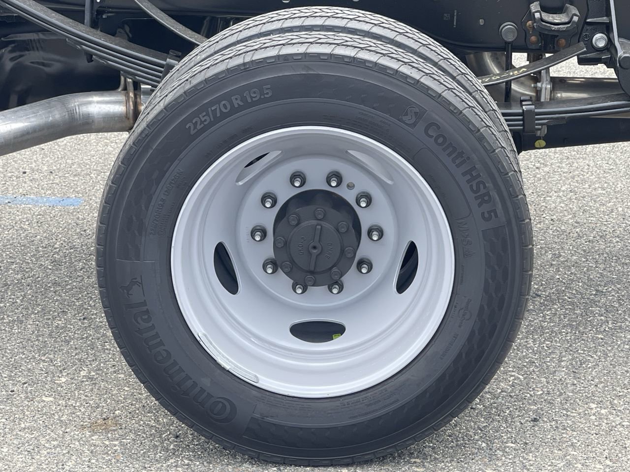 New 2025 Oxford White Ford XL image 11