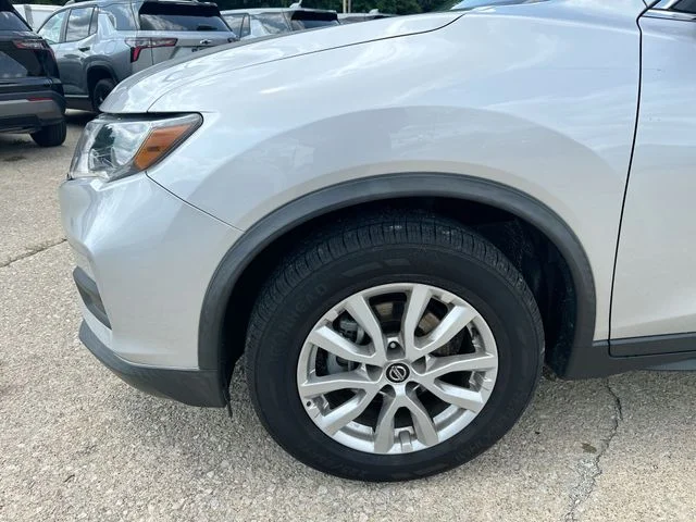 Used 2019 Silver Nissan SV image 32