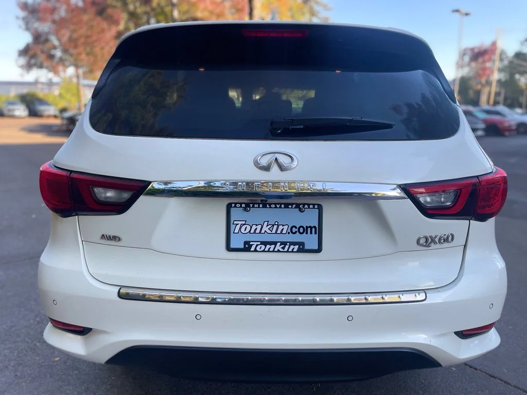 Used 2020 Majestic White INFINITI LUXE image 4
