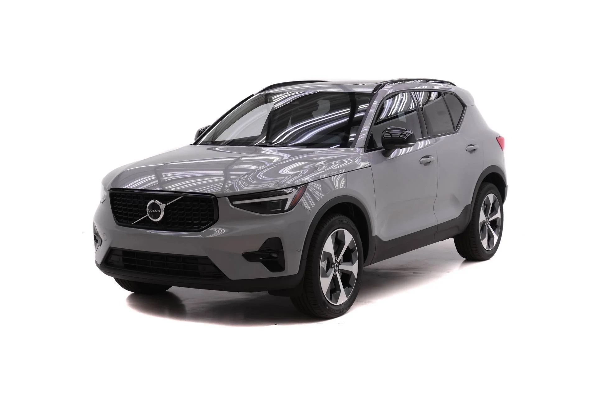 2026 Volvo XC40 B5 Plus Dark AWD's photo