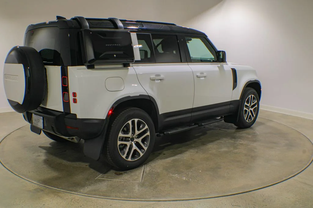 New 2026 Fuji White Land Rover S image 5