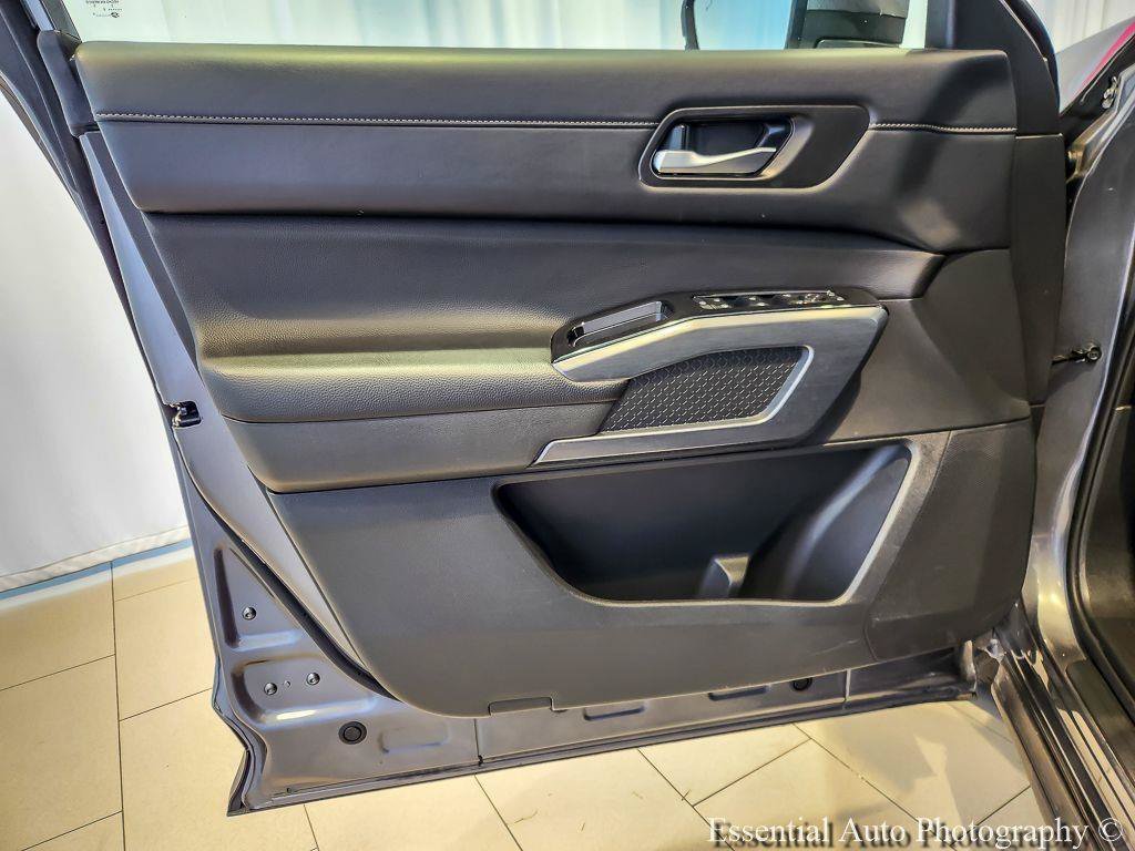 Used 2025 Gun Metallic Nissan SL image 17