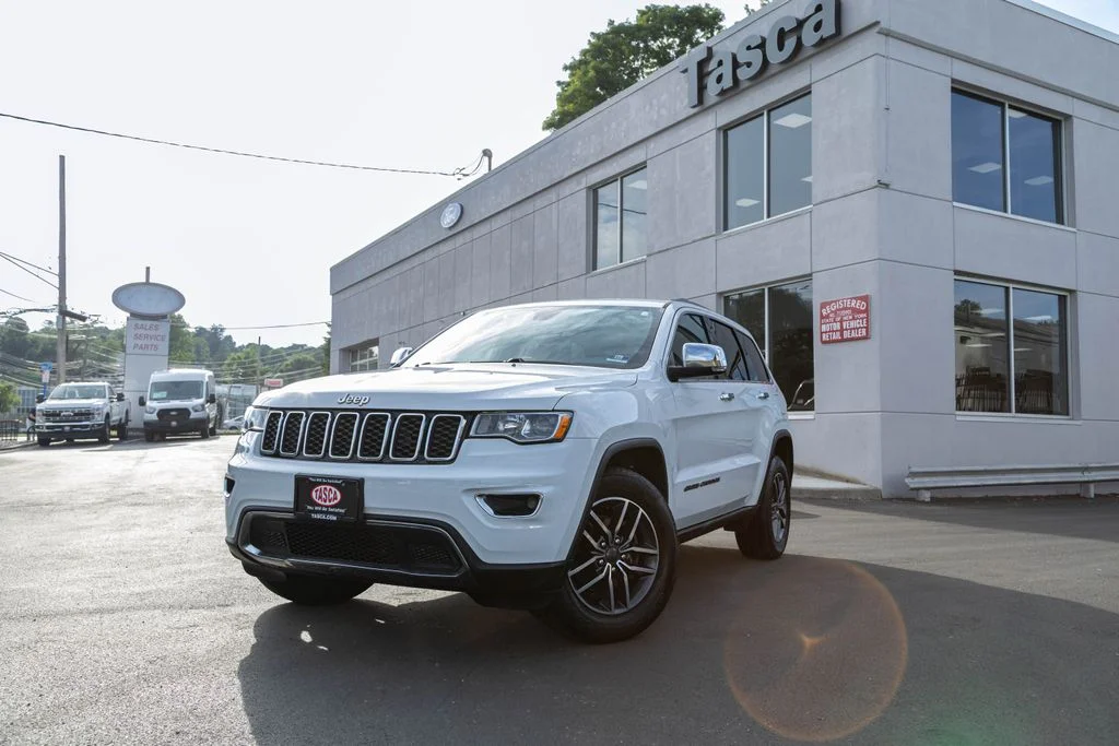 Used 2019 White Jeep Limited image 1