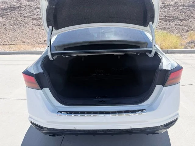 Used 2023 White Nissan 2.5 SR image 31