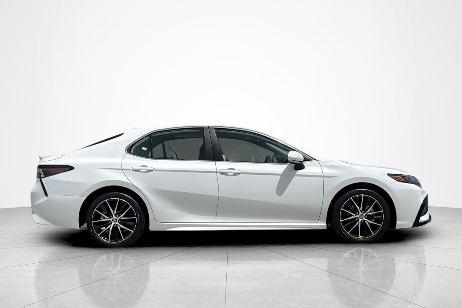 Used 2023 Ice Cap Toyota SE image 6
