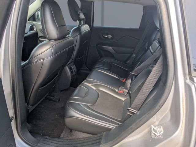 Used 2019 Silver Jeep Latitude Plus image 13