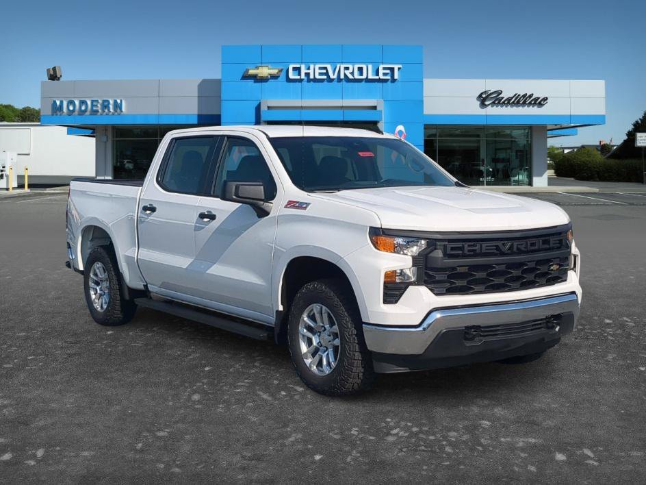 New 2026 Summit White Chevrolet WT image 5