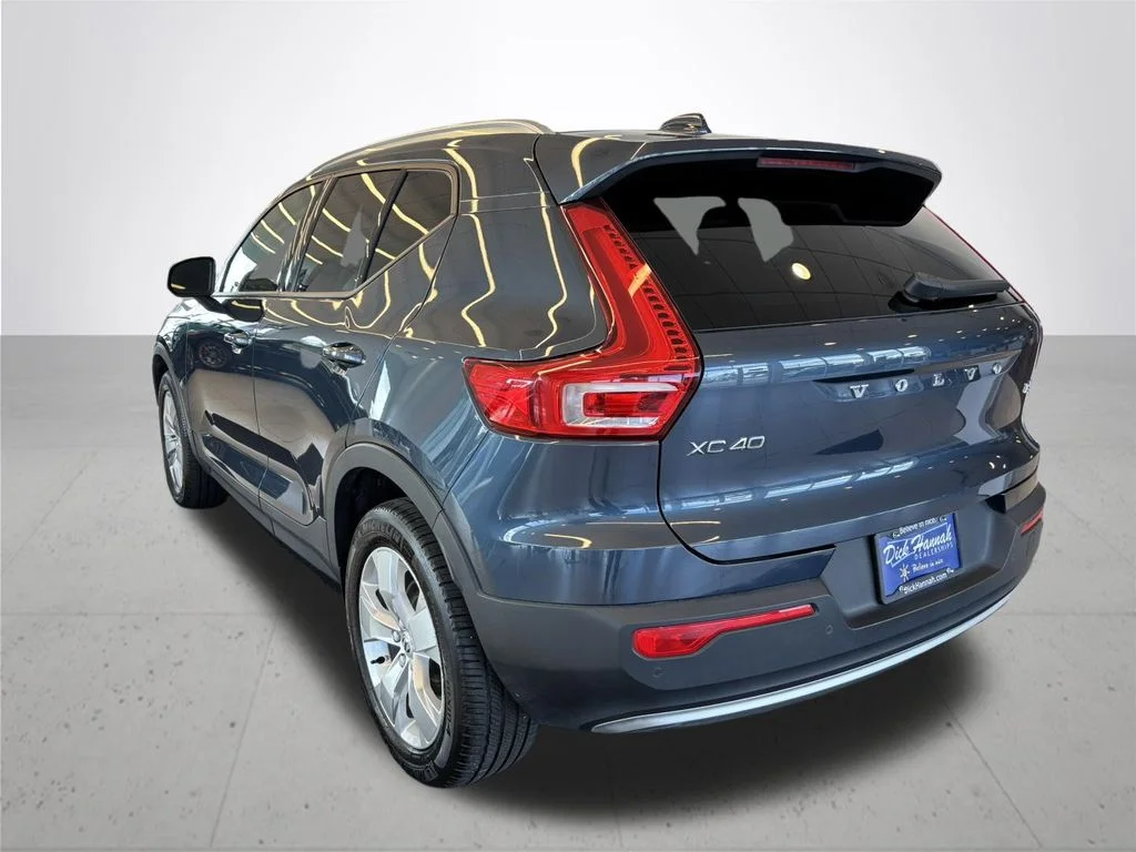 Used 2022 Blue Volvo Momentum image 10