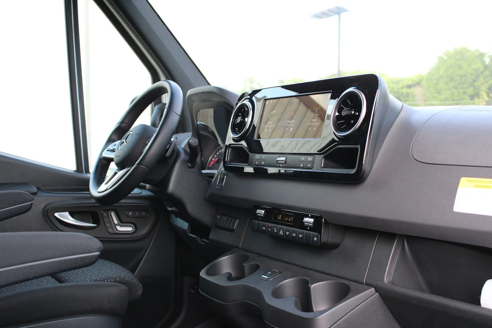 Used 2022  Mercedes-Benz Crew 144 WB image 27