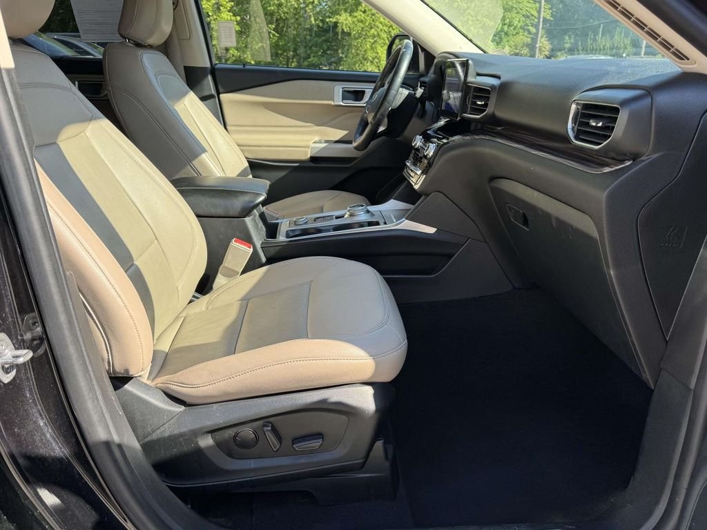 Used 2022 Black Ford Limited image 13