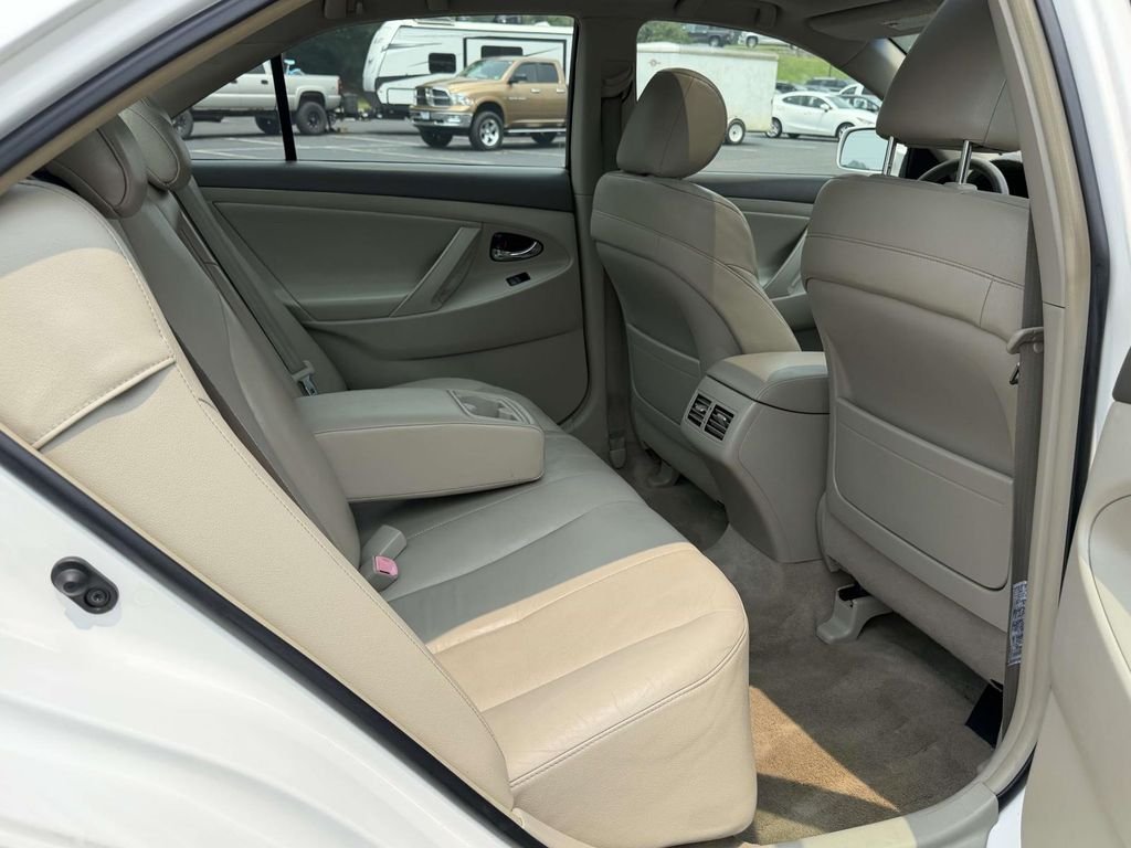 Used 2007 White Toyota Base image 13