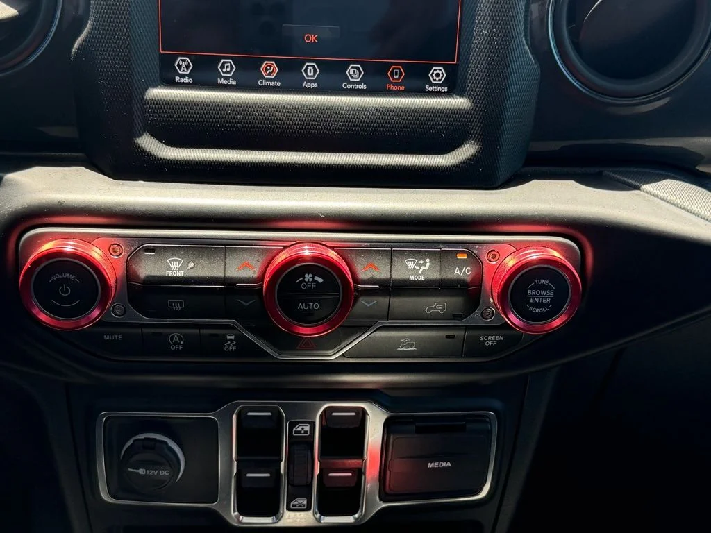 Used 2022 White Jeep Altitude image 16