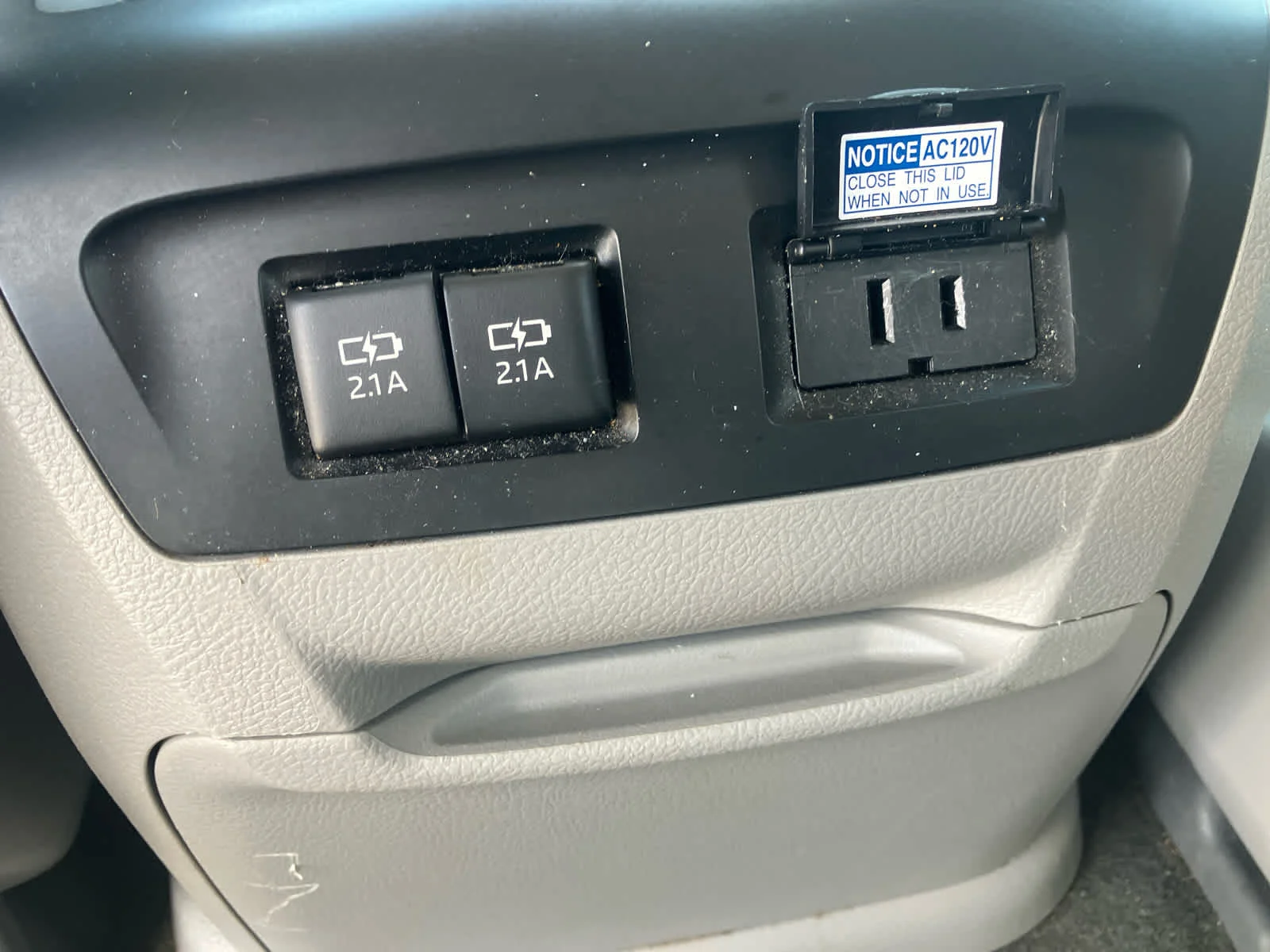 Used 2020 Midnight Black Metallic Toyota XLE image 28