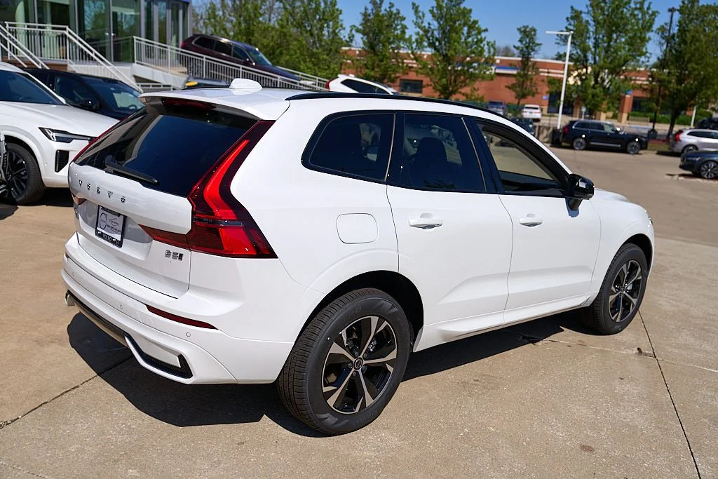 New 2026 Crystal White Volvo Core image 9