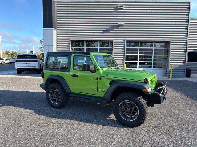 Used 2018 Green Jeep Sport image 2