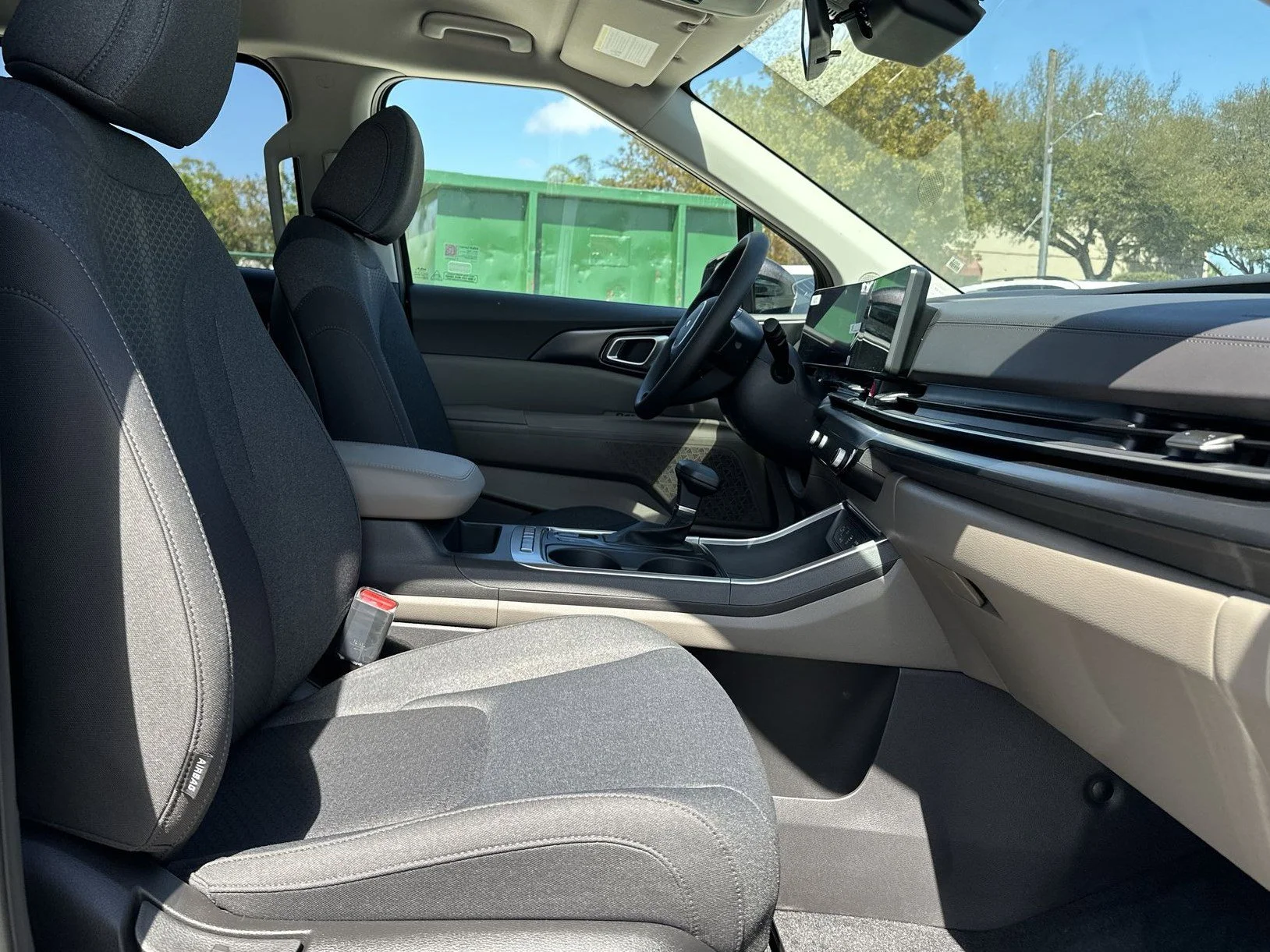 New 2026 Snow White Pearl Kia LX image 25