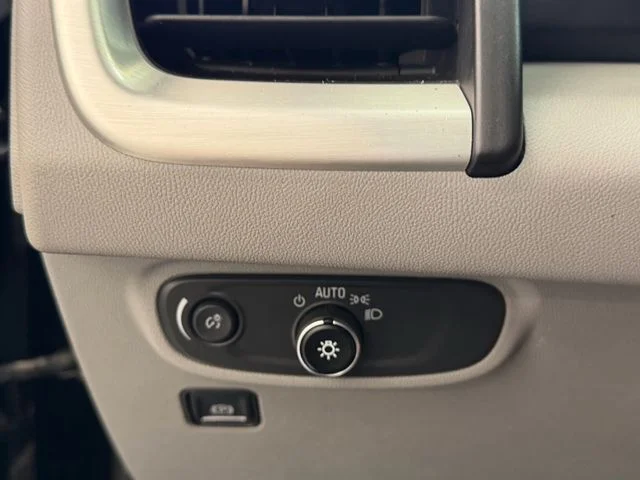 Used 2018 Black GMC SLE image 26