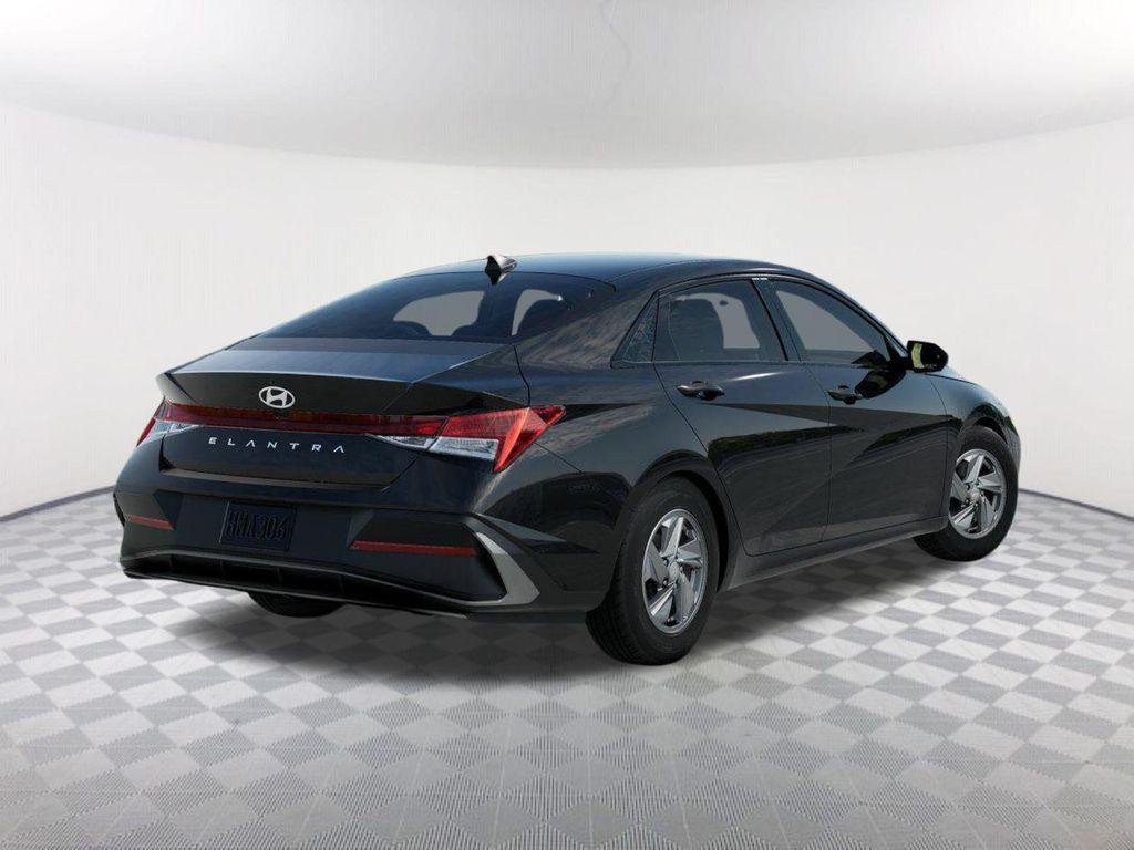 New 2026 Black Hyundai SE image 4