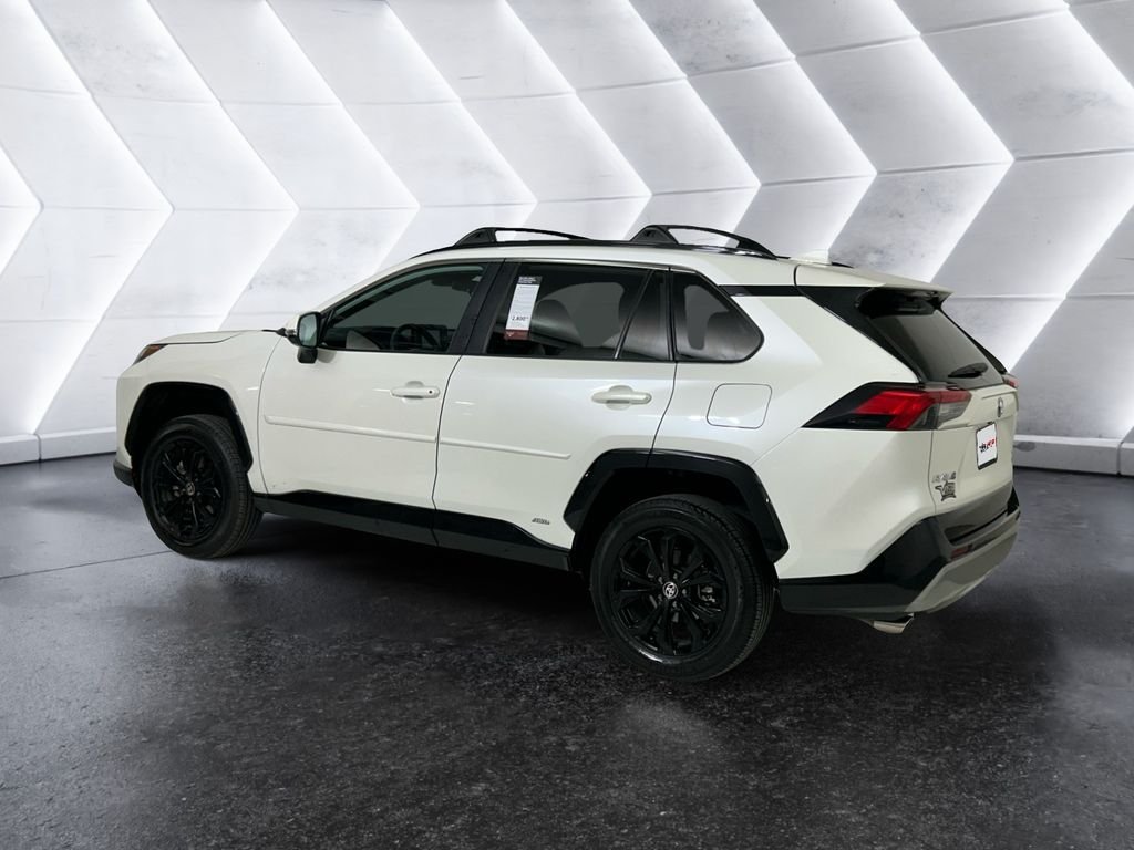 Used 2022 White Toyota SE image 6