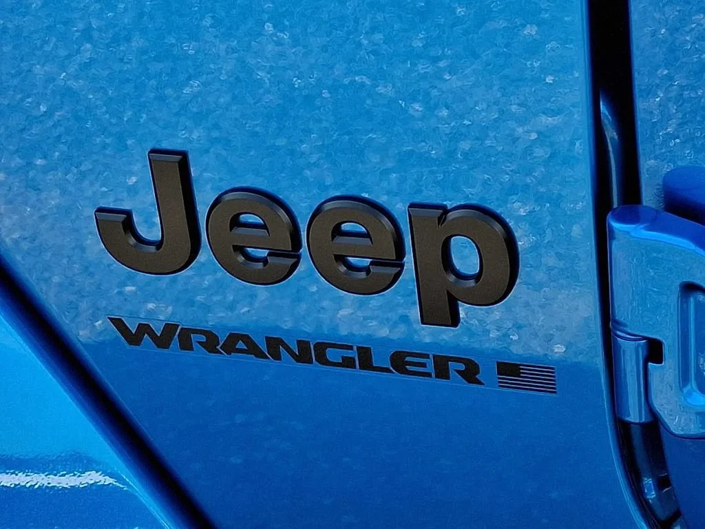 New 2027 Hydro Blue Pearlcoat Jeep Sahara image 21