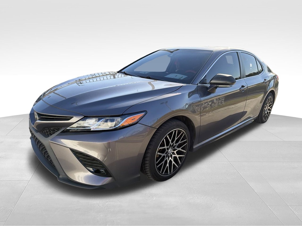 Used 2018 Gray Toyota SE image 6