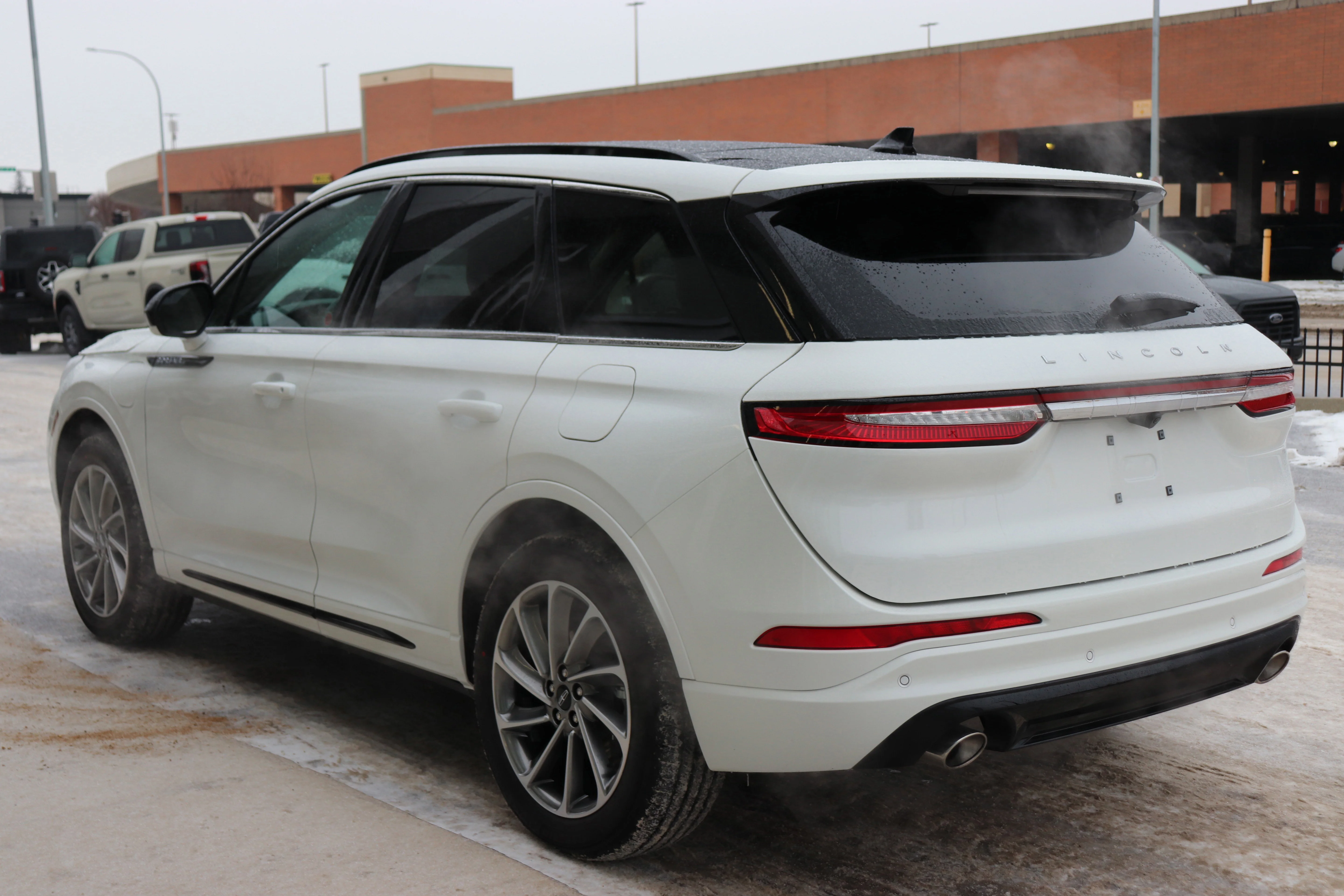 New 2025 PRISTINE WHITE MET 3C Lincoln Grand Touring image 4
