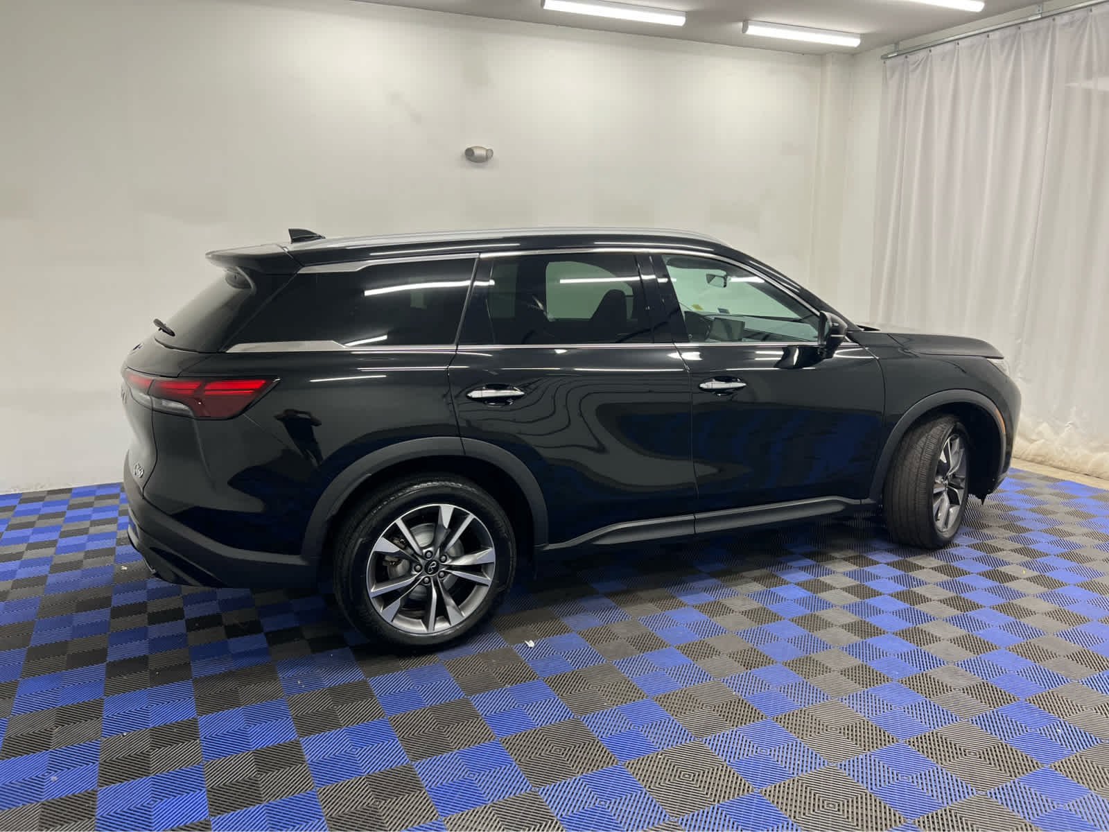 Used 2024 Mineral Black INFINITI LUXE image 18