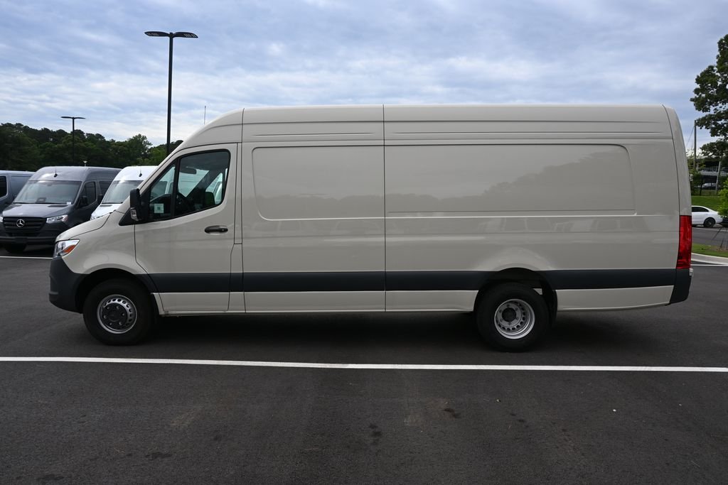 Used 2025 Pebble Gray Mercedes-Benz Cargo 170 WB image 3