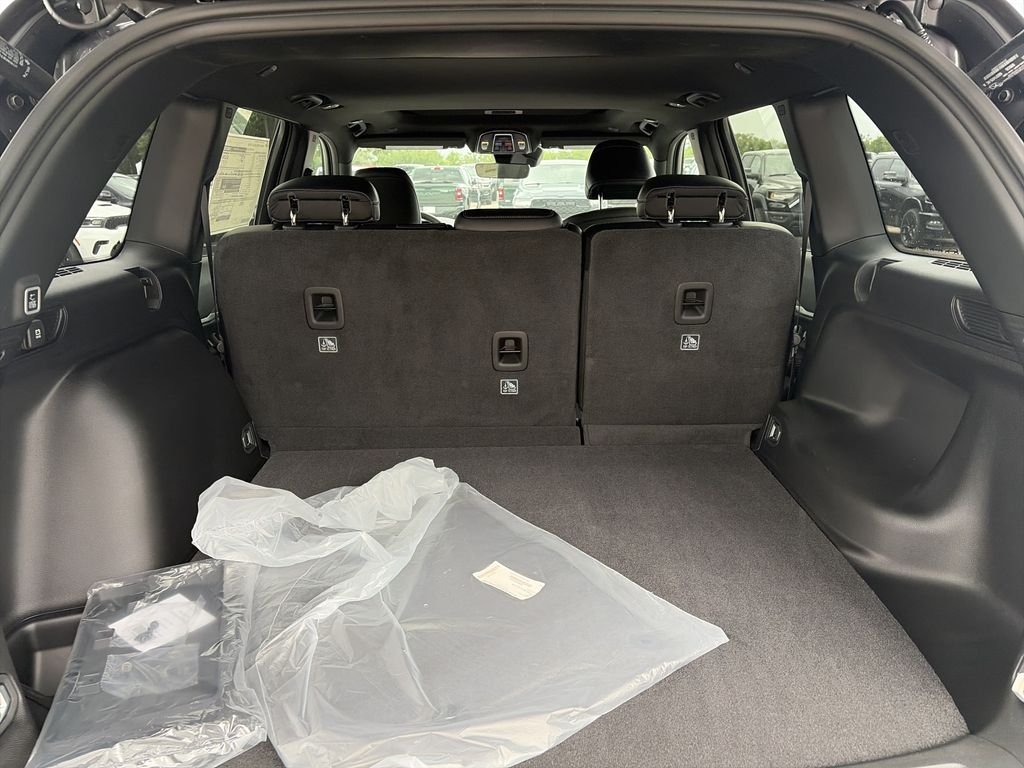 New 2026 Baltic Gray Metallic Clear-Coat Exterior Paint Jeep Altitude image 33