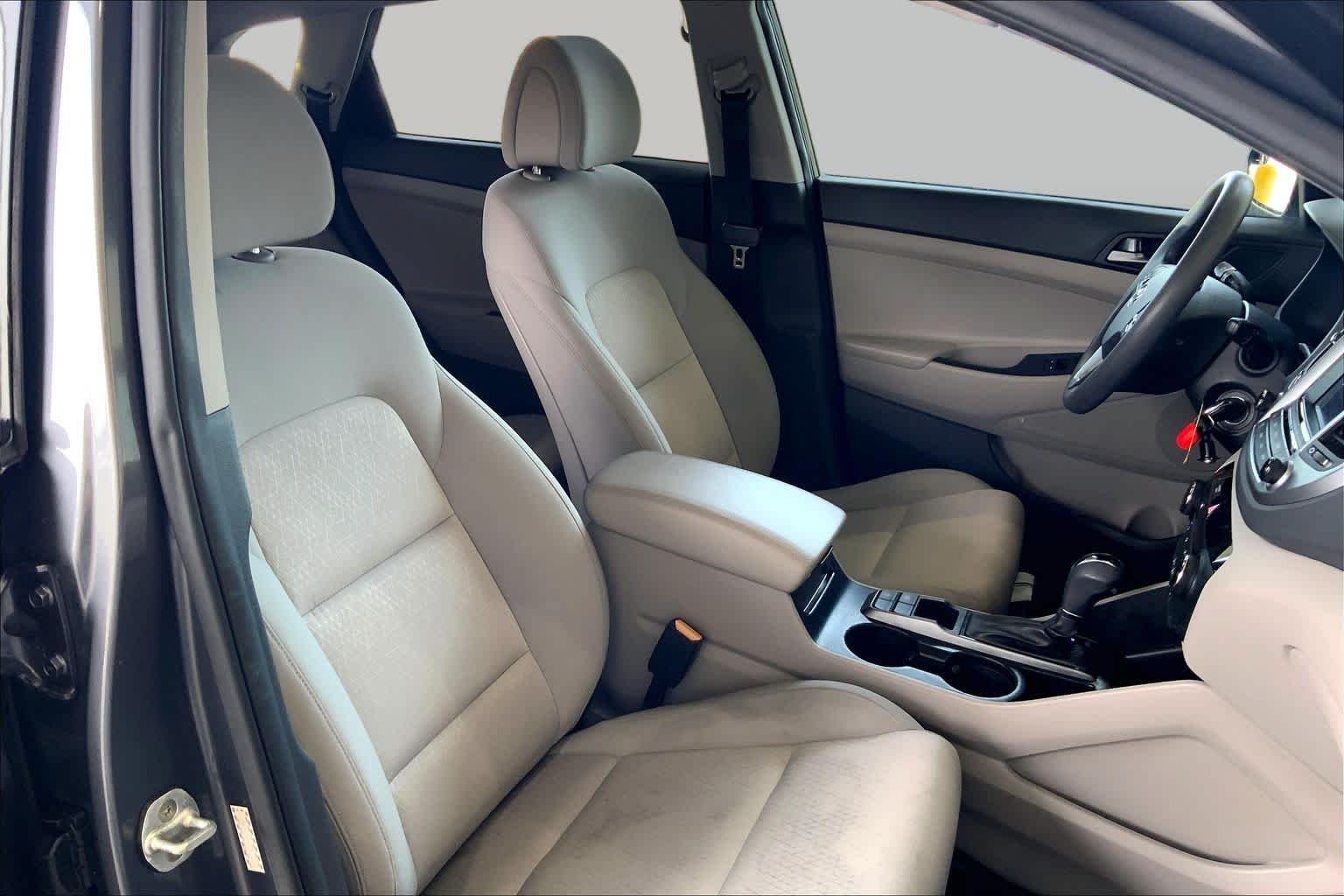 Used 2017 Coliseum Grey Hyundai SE image 9