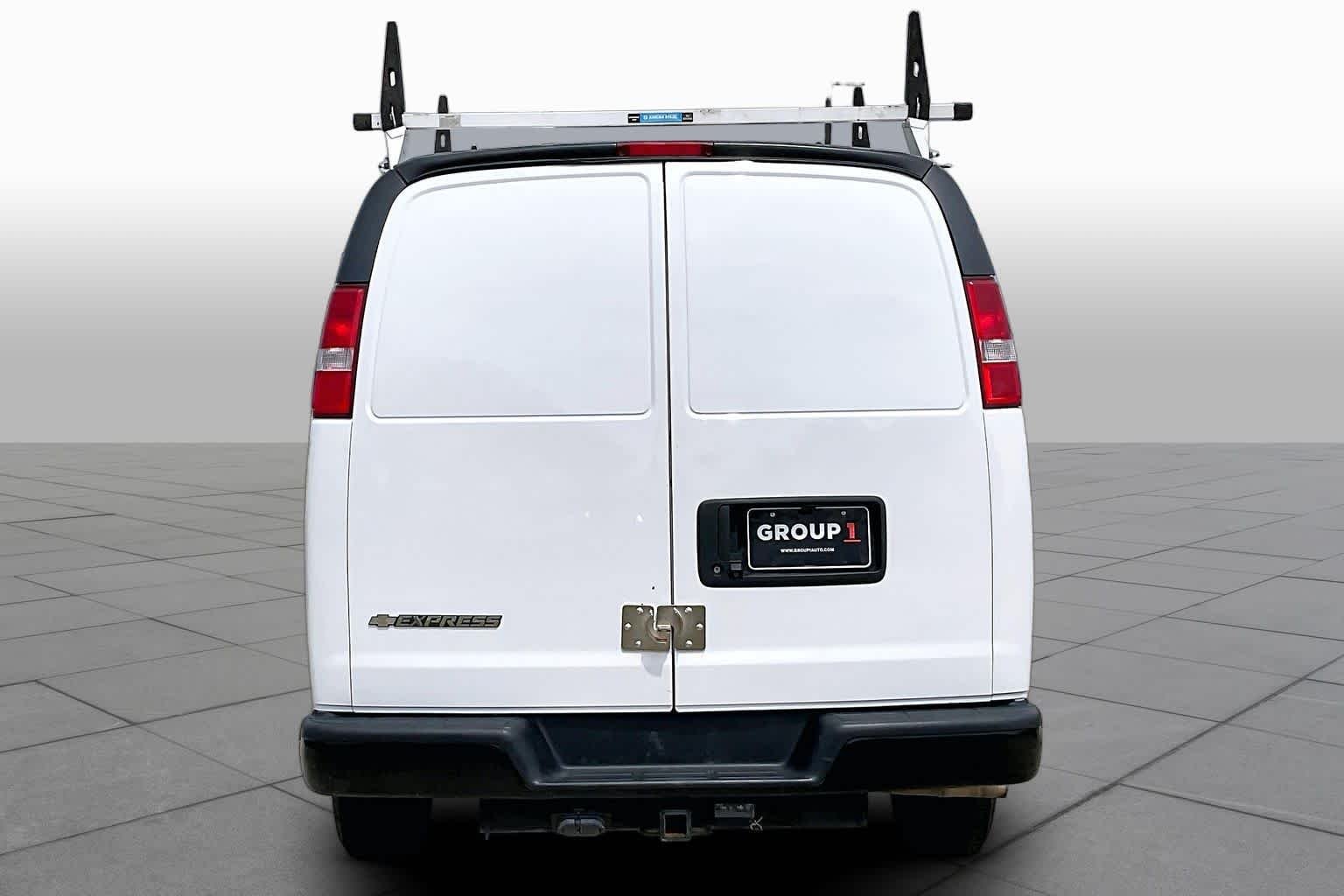 Used 2021 Summit White Chevrolet  image 5