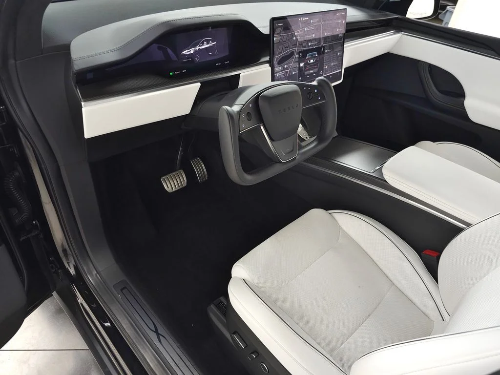 Used 2023  Tesla Plaid image 17