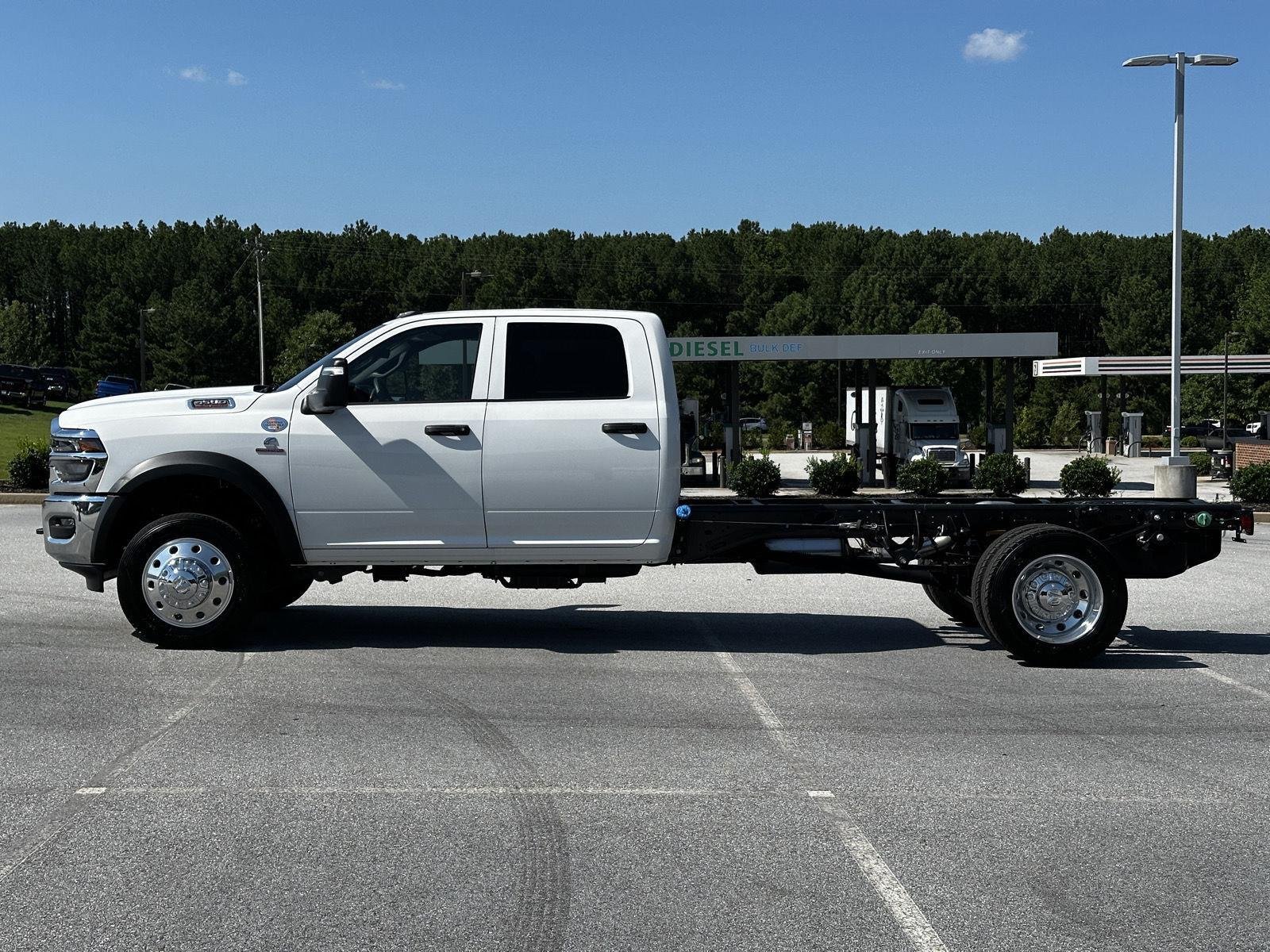 New 2026 Bright White Clear-Coat Exterior Paint RAM Tradesman image 5